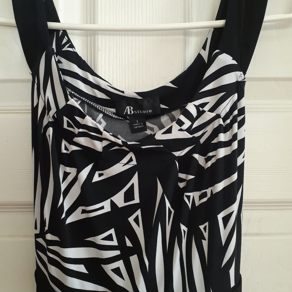 Dress - Picture 2 of 5